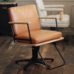 スタイリングチェア ノエル：キャメル（しわ加工クッションによる自然な風合いの美容室 椅子）