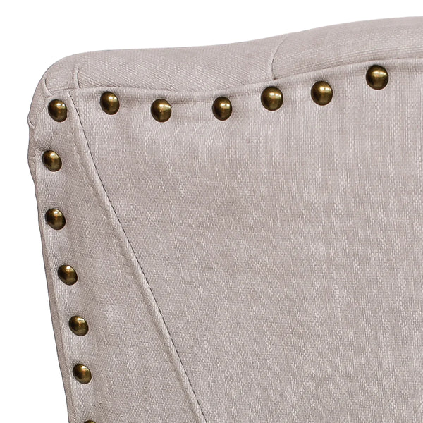 ビョウがあしらわれ存在感のある雰囲気に