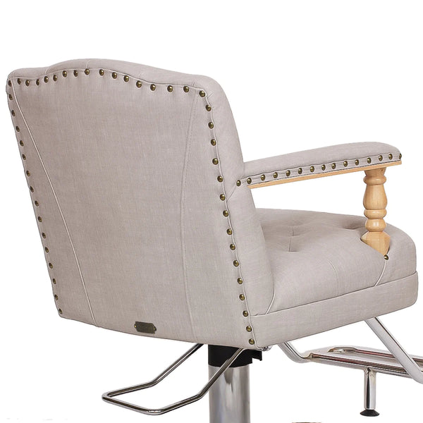 アールが盛り込まれた優美なデザイン