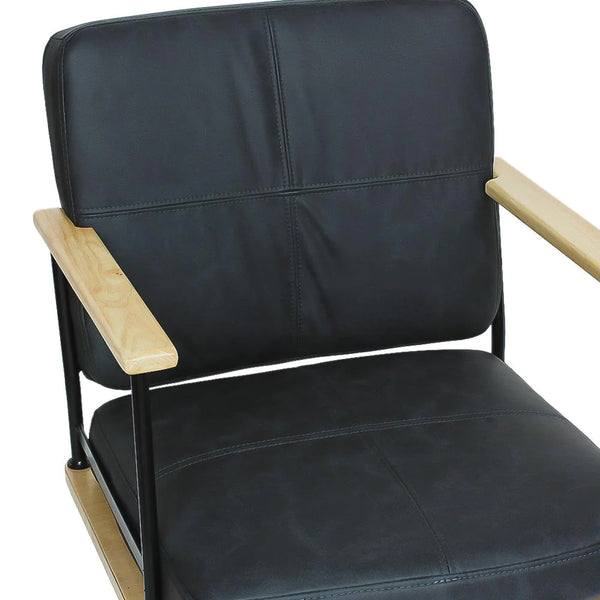 素材感ある異素材を取入れたスタイル