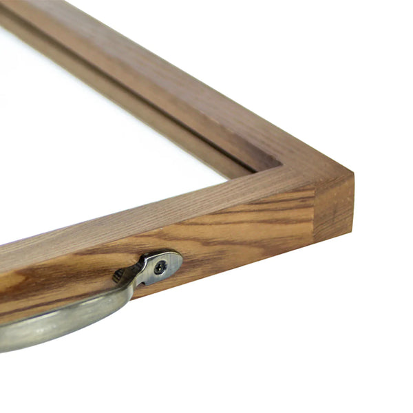 材質にこだわった厚みのあるフレーム