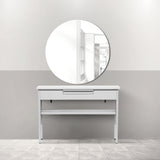 サロンにあるウォールアートミラー【サークル型】とホワイトコンソール