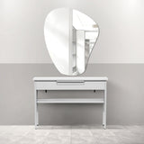 おしゃれなサロンになるウォールアートミラー【MRO13】と白いコンソール