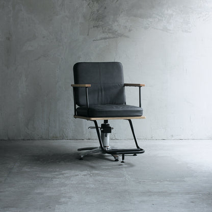グレーカラー部屋にあるセット椅子「ノエル」