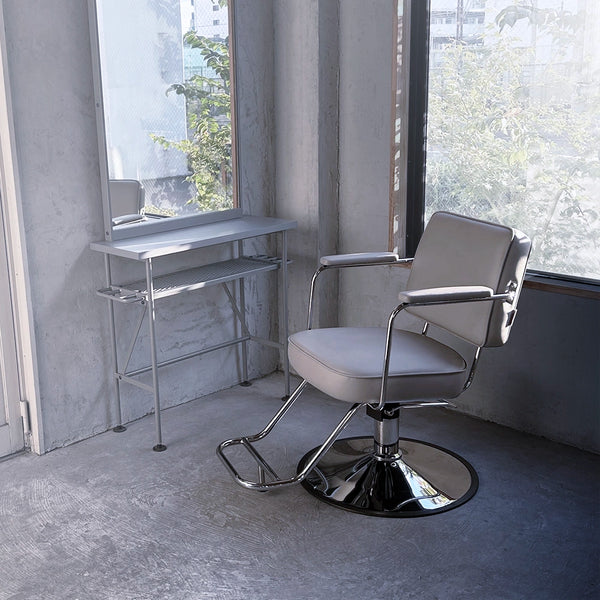 シームレス空間を研ぎ澄ます椅子