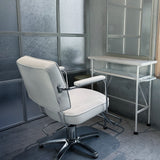 おしゃれな美容室にあるおしゃれなスタイリングチェア【ハーネスヌリア】