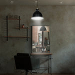 落ち着いている雰囲気があるスタイリングスペースにあるペンダントライトと4000kスタイリングスペース専用電球