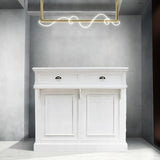 サロンにある白色レジカウンター