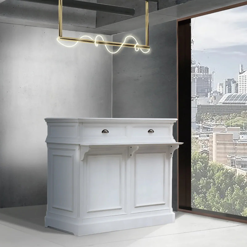 サロンにある白色レジカウンター