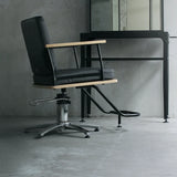 おしゃれなグレーカラーサロンにあるセット椅子「ノエル」とアイアンドレッサー「ロジェ」