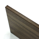 美容室 セット面になるダークブラウンカラーウォールシェルフ　ディテール