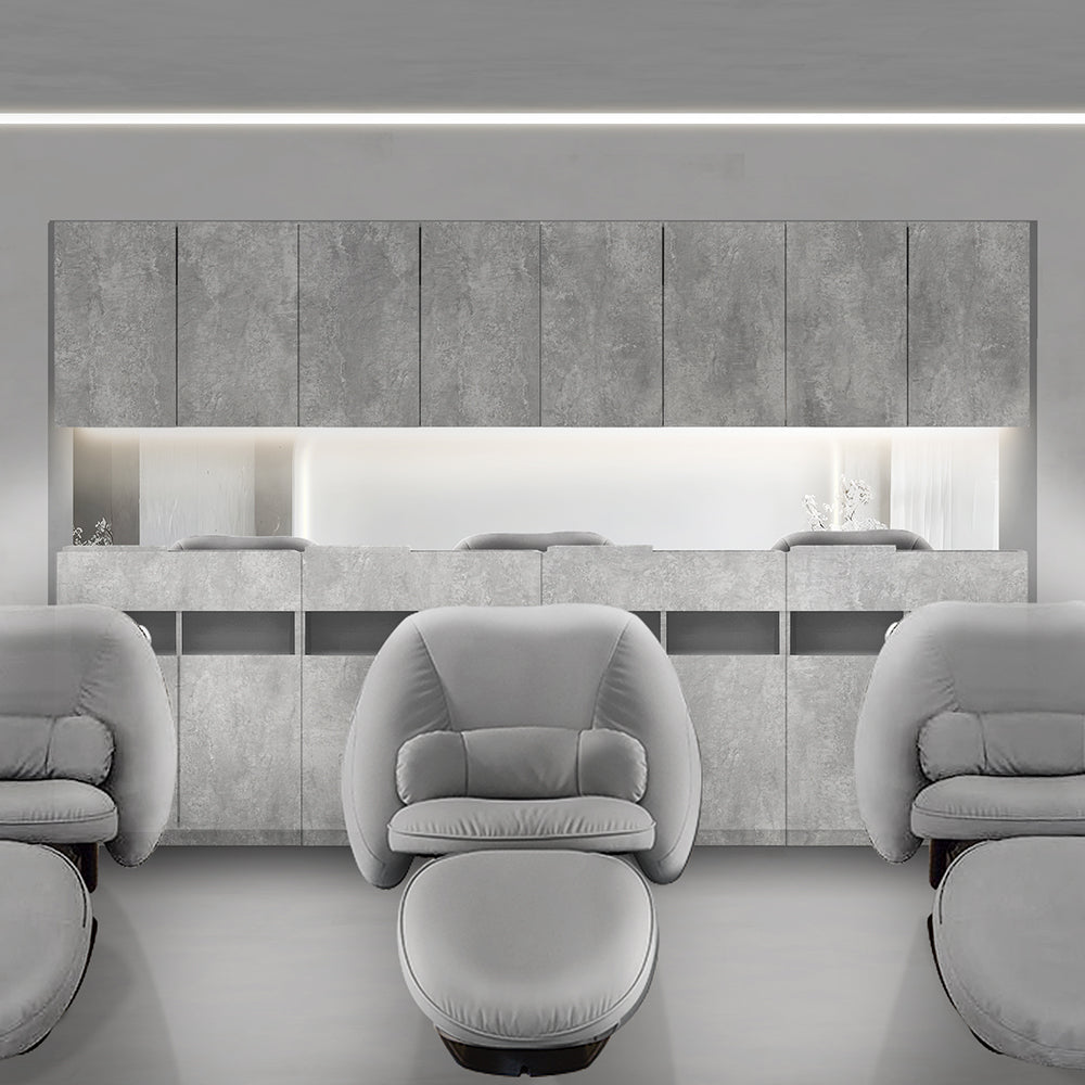 おしゃれな美容室のシャンプースペースにあるモルタルカラーのシャンプーキャビネット