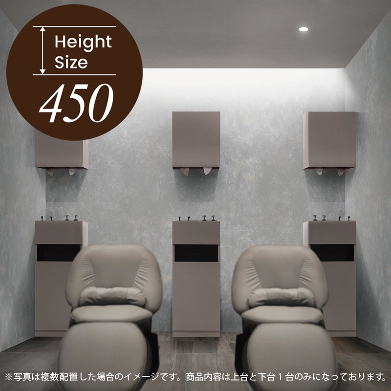 おしゃれなミニマリストの美容室にあるベージュグレーのシャンプーキャビネット