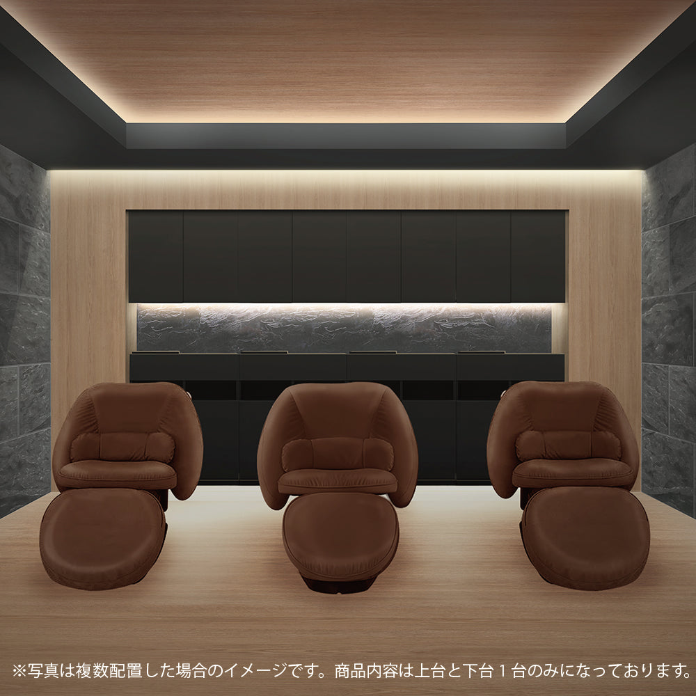 おしゃれな美容室にブラックカラーのシャンプーキャビネットセットがある