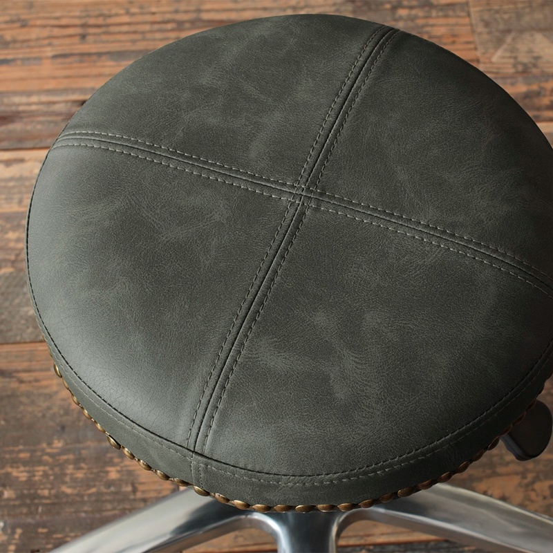 グレイッシュサファリ色鋲ありのスツールの詳細