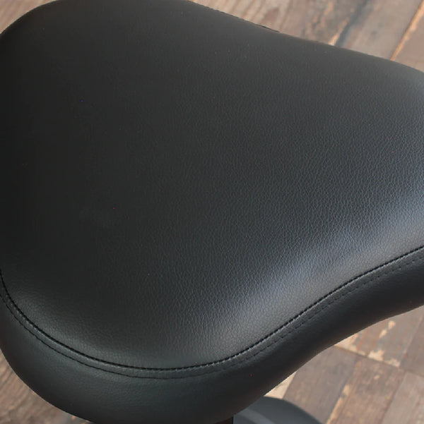 耐久性と滑りにくい座り心地を追求