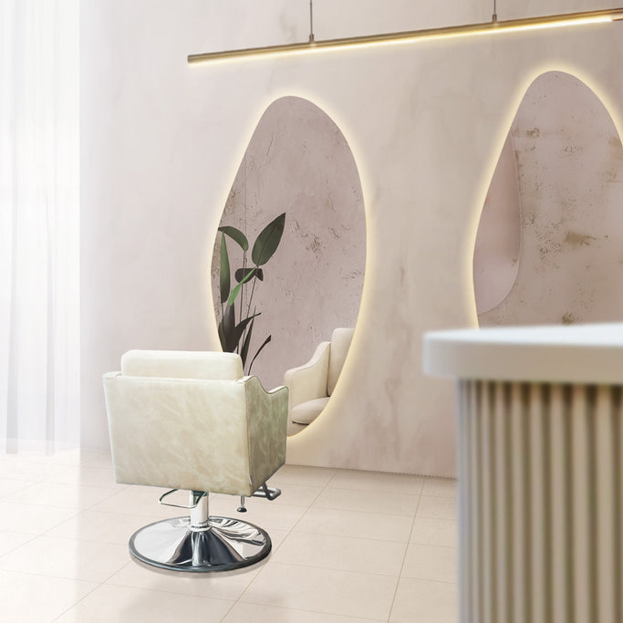 ベージュカラーシンプルなサロンにある韓国ウェーブミラーの2枚【ウォールアートミラー：MRO15】とベージュカラーセット椅子【アデラ】
