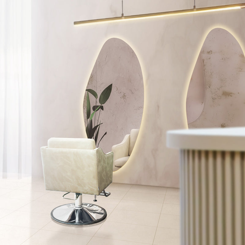 ベージュカラーシンプルなサロンにある韓国ウェーブミラーの2枚【ウォールアートミラー：MRO15】とベージュカラーセット椅子【アデラ】