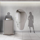 おしゃれなサロンにある韓国風レジカウンター「カミラ」とウォールアートミラー「MRO14」