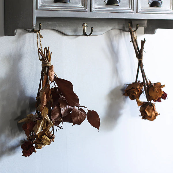 実用性とインテリアのポイントにも使えるフック付き