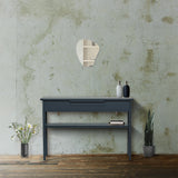 おしゃれなサロンになるウォールアートミラー【MRO18】とダークグレーコンソール