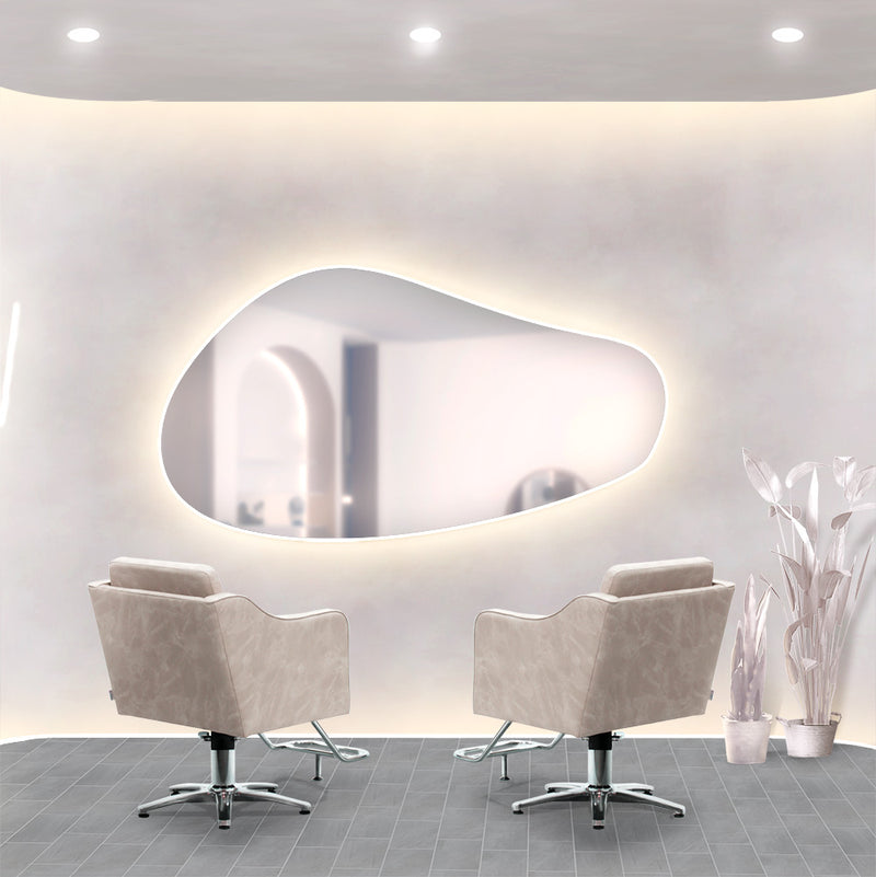 おしゃれな韓国サロンにある韓国ウェーブミラー【ウォールアートミラー：MRO14】とベージュカラーセット椅子の2台【アデラ】