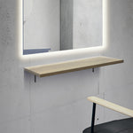 おしゃれな美容室 セット面になるブラウンカラーウォールシェルフ