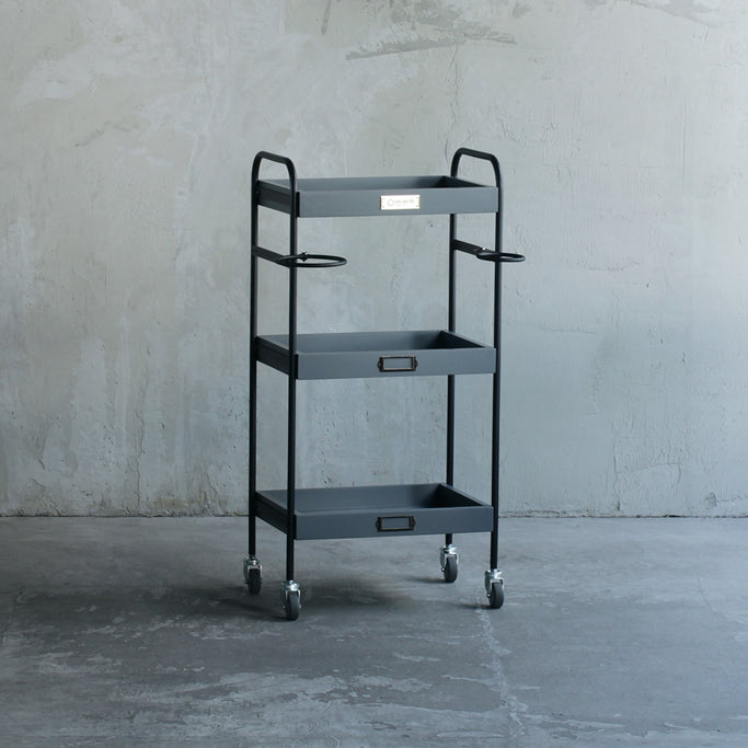 美容室にあるおしゃれなグレー色3段ウッドワゴン