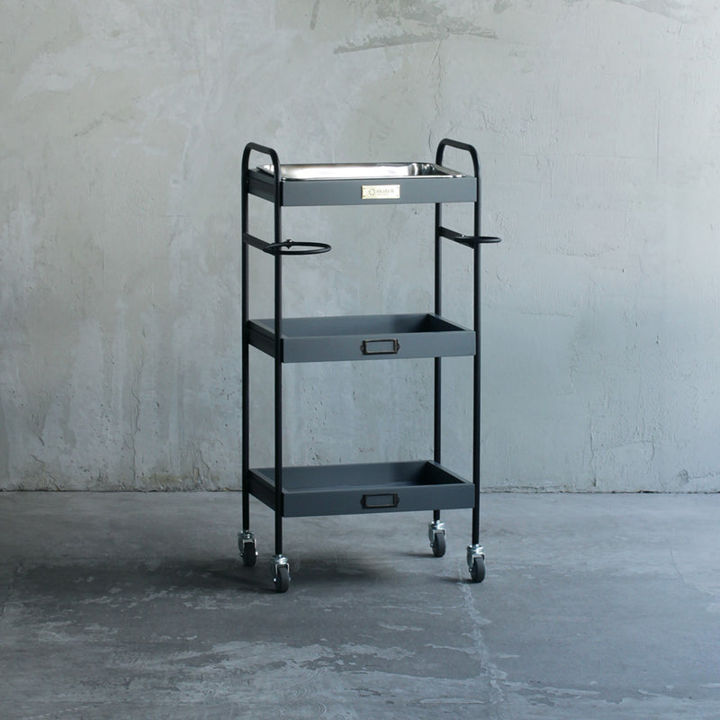 美容室にあるおしゃれなグレー色3段ウッドワゴン（ステンレストレイ1枚付き）