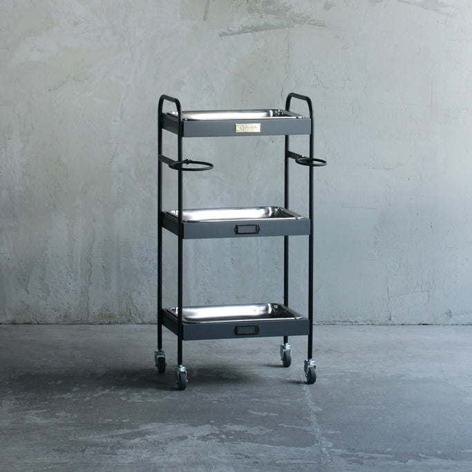 美容室にあるおしゃれなグレー色3段ウッドワゴン（ステンレストレイ3枚付き）