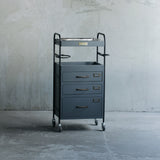 美容室にあるおしゃれなブラウン色3段引き出しウッドワゴン