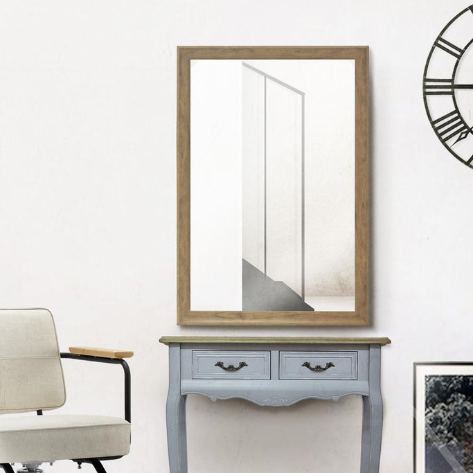 サロンにあるナチュラルウッド色ウッド調 壁面ミラーとコンソールとスタイリングチェア