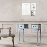 サロンにあるブルーグレー色ネコ脚ネイルテーブル