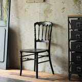 部屋にあるブラック色ナポレオンチェア（木フレーム単品）