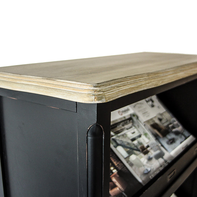 本が置いている店販用キャビネット1（別売りブックラックを使用）