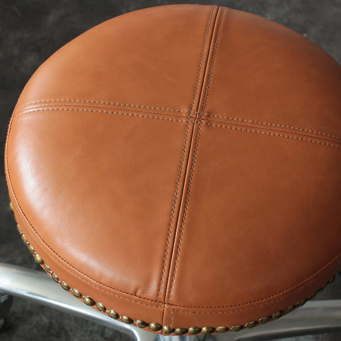 キャメル色鋲ありのスツールの詳細