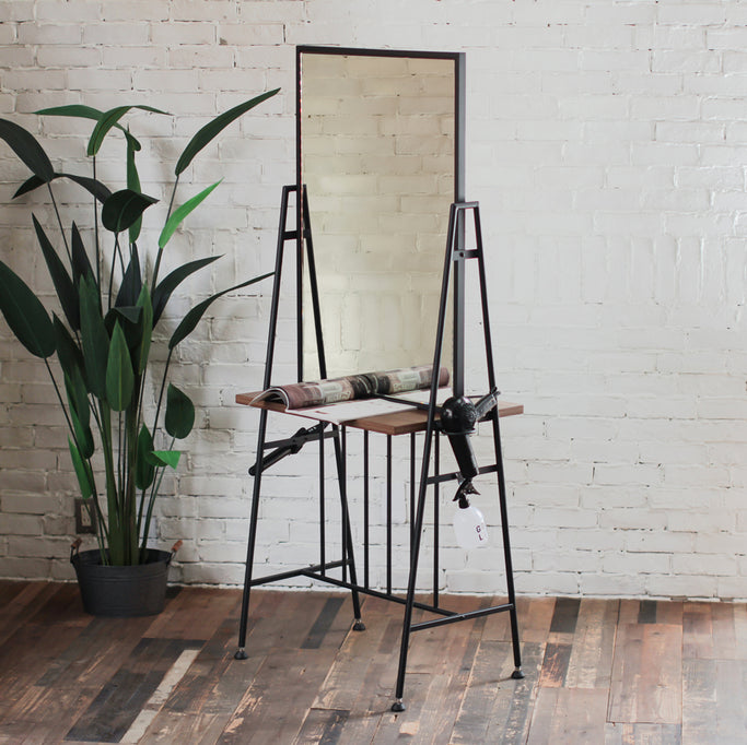 サロンにある両面黒色のアイアンドレッサー【ハロルド】