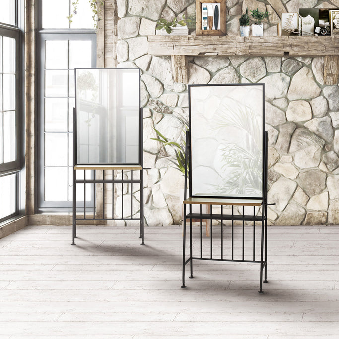 サロンにある黒色のアイアンドレッサーの2台【ハロルド】