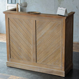 部屋にあるヘリンボーンレセプションカウンター