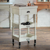 サロンにある白色アンティークワゴン【ルシール】