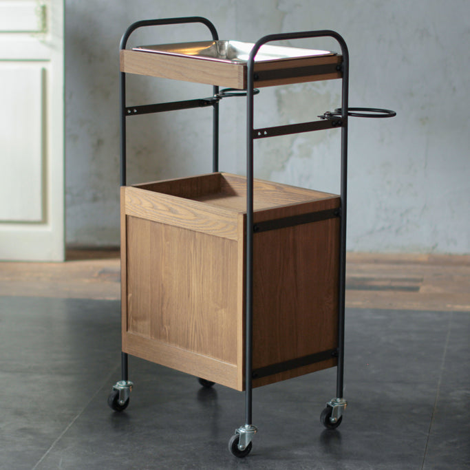 部屋にある2段引き出しウッドワゴン