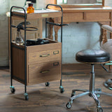 サロンにある2段引き出しウッドワゴンとスツール