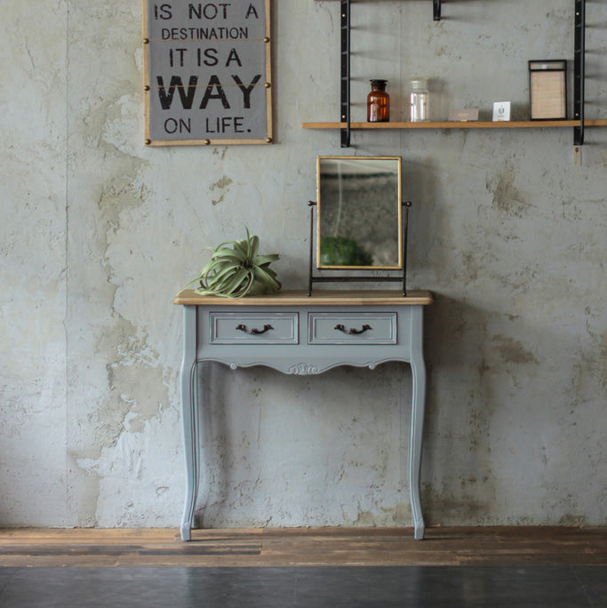 サロンにあるブルーグレー色サロン専用コンソール 【ネコ脚】とスタンドミラー