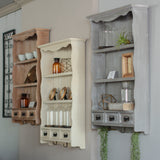 壁掛け商品棚【ウォールラック】の3台が壁面に並んでいる