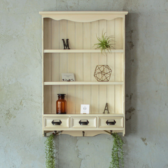 ホワイト色壁掛け商品棚【ウォールラック】の使用例1