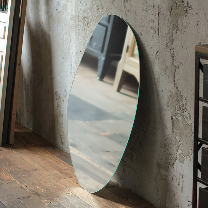 部屋にあるウォールアートミラー【アーチ型】