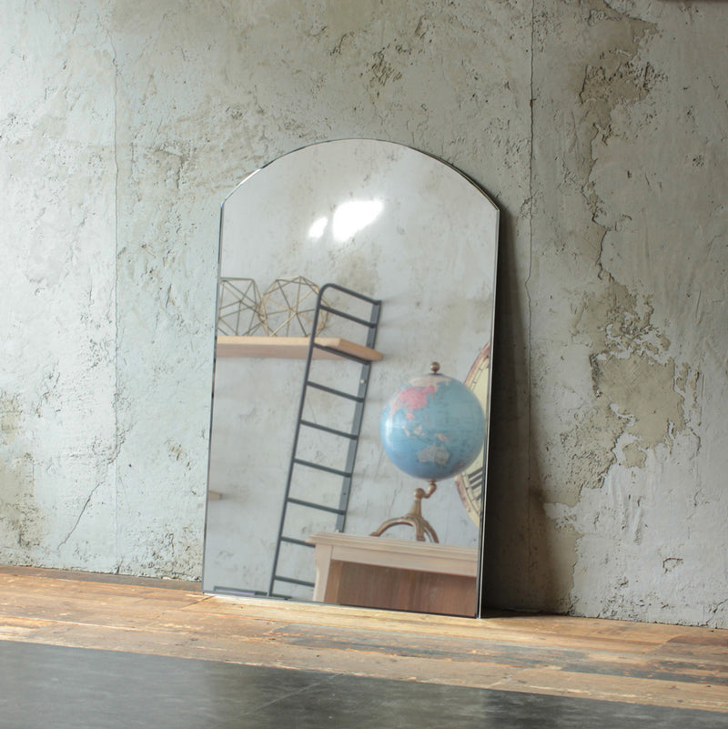 部屋にあるディスプレイ用ミラー【アーチ型】