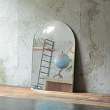 部屋にあるディスプレイ用ミラー【アーチ型】