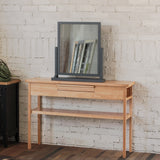 部屋にあるグレー色テーブルミラー