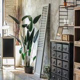 部屋にあるホワイト色スリムドアパーテーション